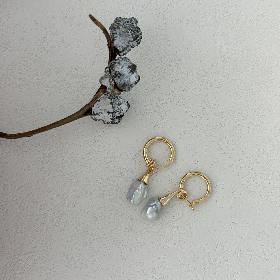 650-Mustache-natural-pearl-earrings-1