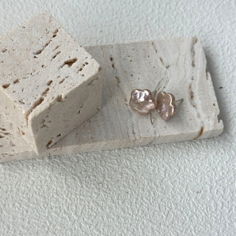 716-Plum-blossom-stud-earrings-1